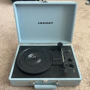 Crowsley record player w/ three records